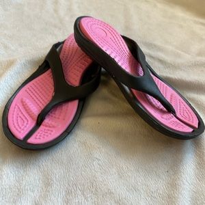 Women’s Rubber flip flops size 8. Like new